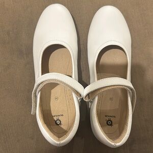 Old Soles Girl Dress Shoes in White. Sz 34 EU/2.5 US. Style: Brûlé Sista.